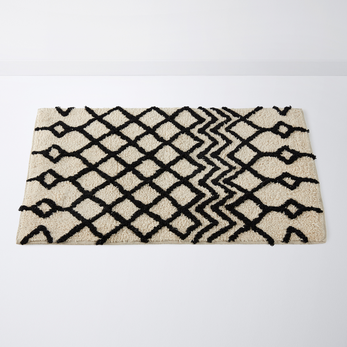 Product photograph of Cali Hand Tufted Berber-style Bath Mat from La Redoute UK