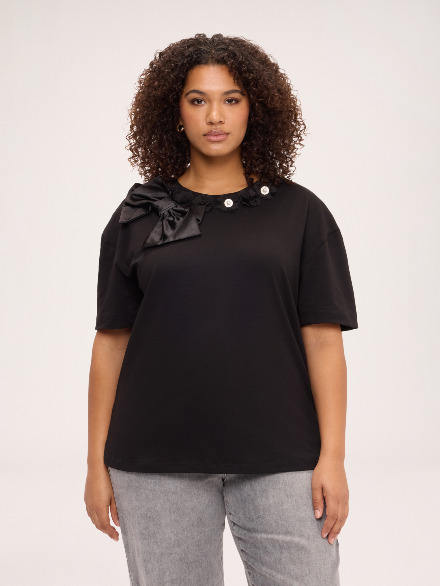 T-shirt à appliqués floraux et nœud, FIORELLA RUBINO