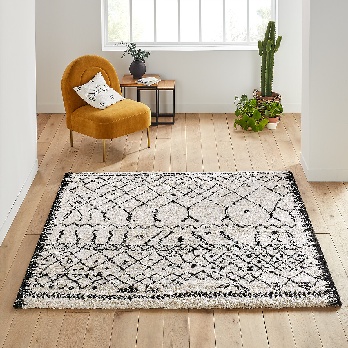 Afaw firkantet berber-stil uld tæppe sort/hvid La Interieurs La