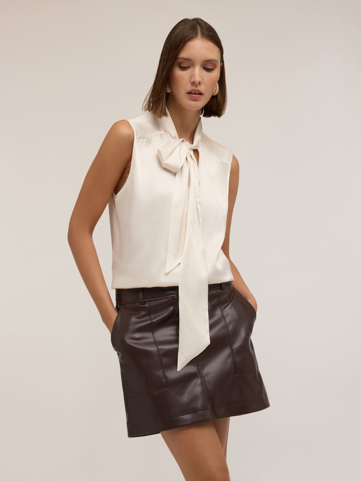 Top avec noeud en satin, MOTIVI