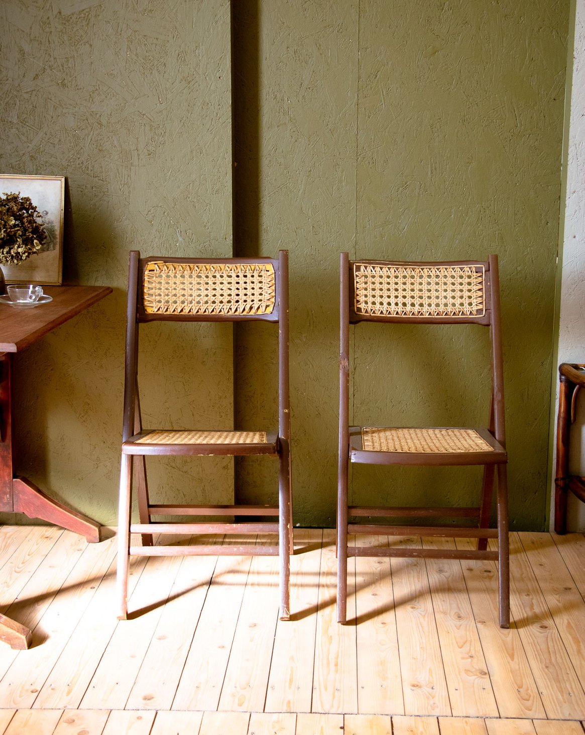 Paire de chaises en cannage Claude N°1093 - Bon état, DEBONGOUT