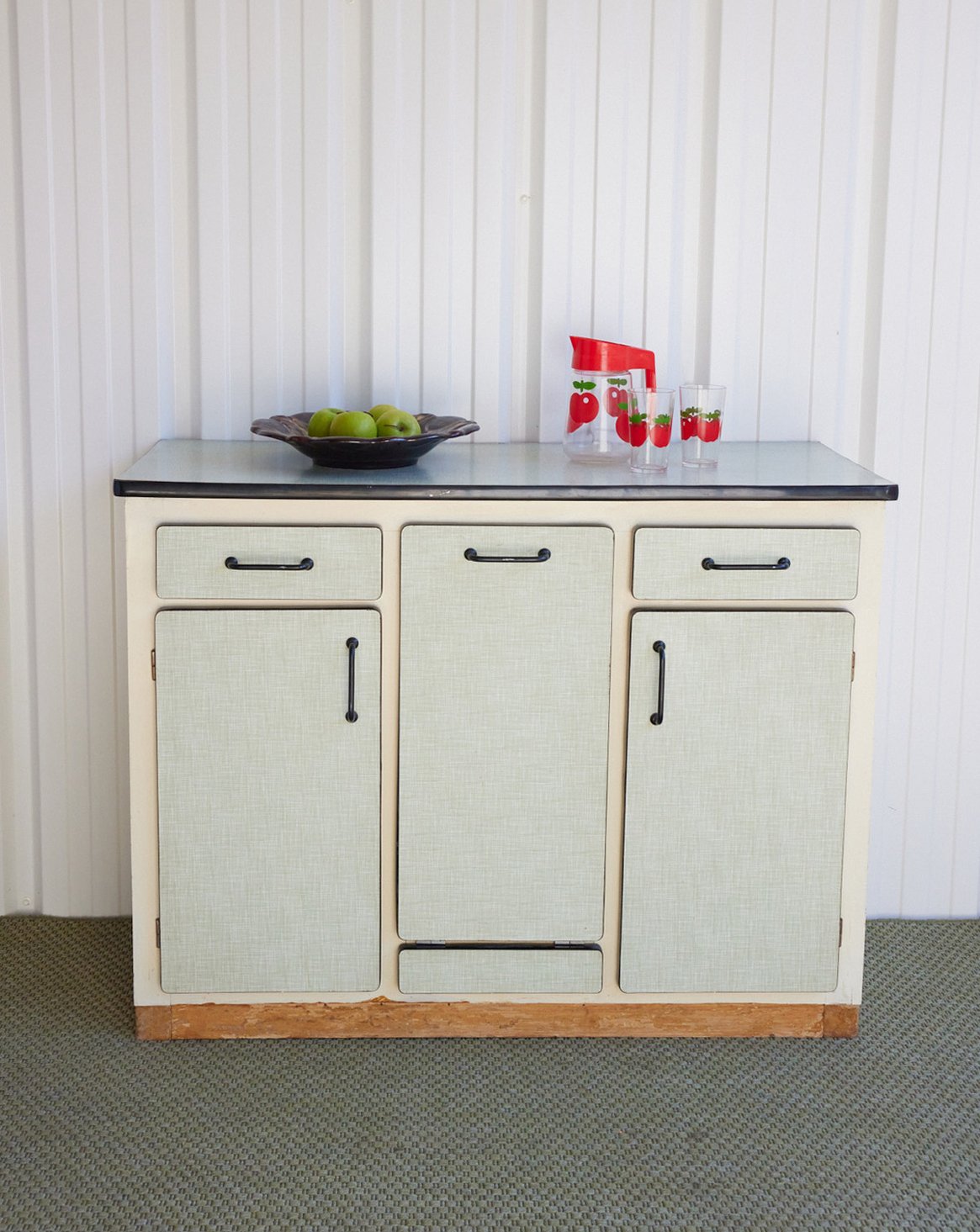 Buffet en formica vert Gilbert N°1900 - Bon état, DEBONGOUT