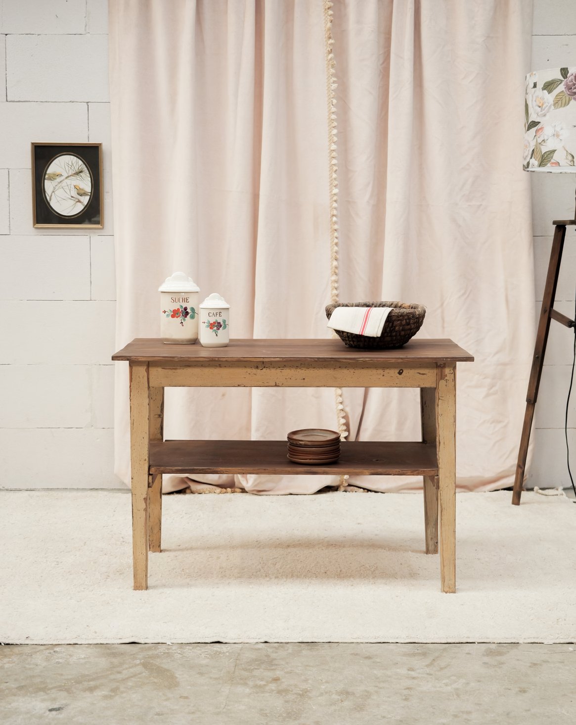 Table d'appoint en bois patiné Francine N°1569 - Bon état, DEBONGOUT