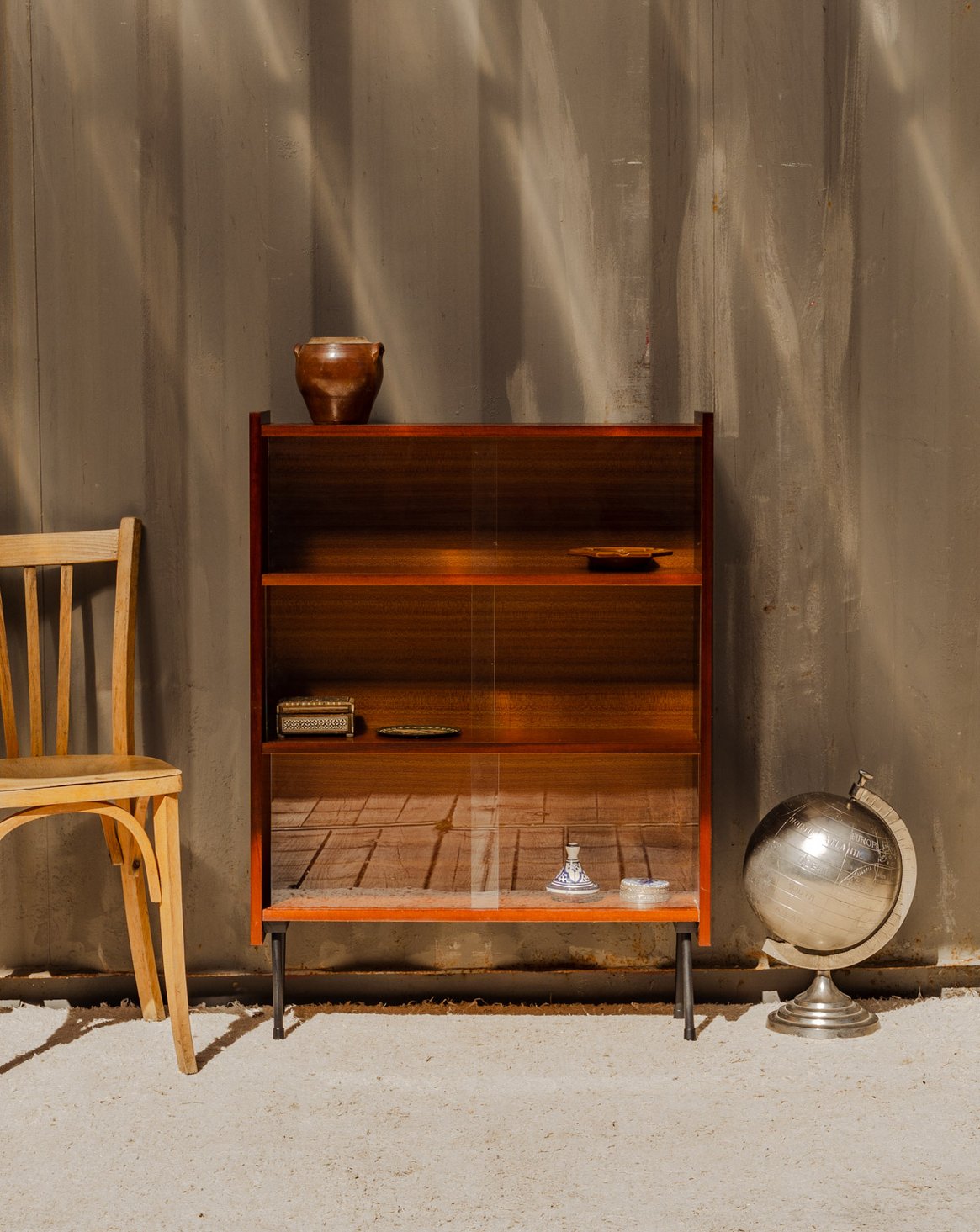 Vitrine en bois Victoria N°1317 - Bon état, DEBONGOUT