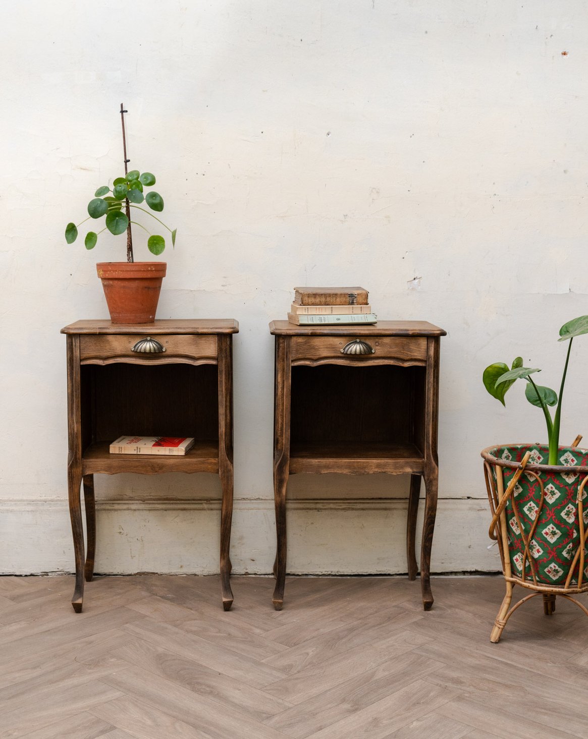 Paire de tables de chevet en bois Maïa N°1624 - Bon état, DEBONGOUT