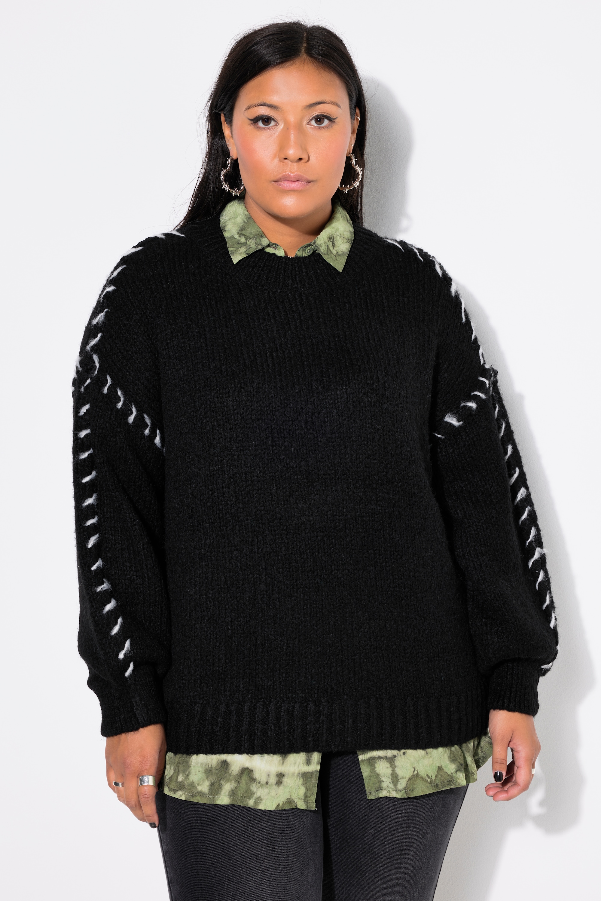 Pull oversize. Manches longues et coutures, STUDIO UNTOLD
