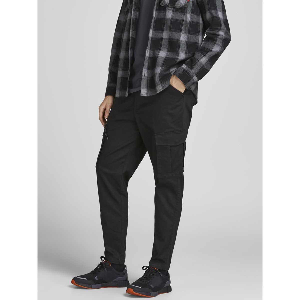 Pantalon coupe carotte online homme