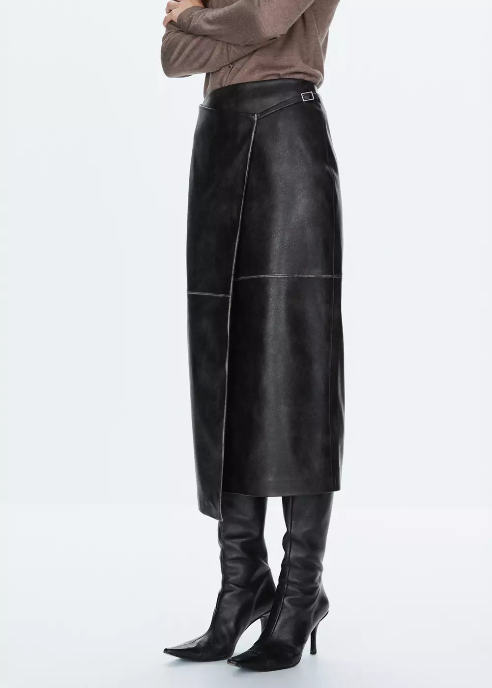 Jupe croisée en cuir synthétique, MANGO