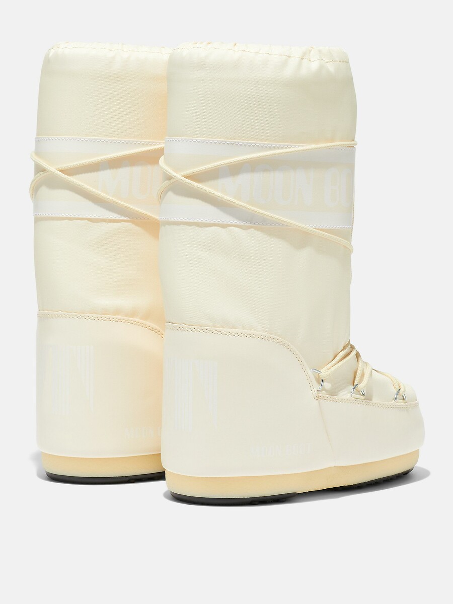 Moon boots in the 8s deals