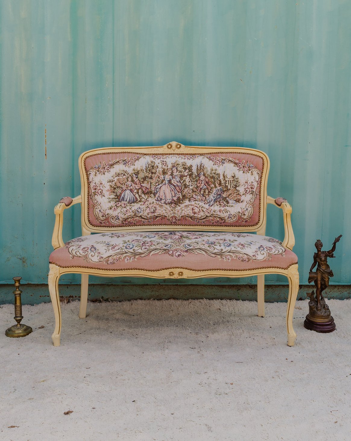 Banquette en bois beige et tissu rose Martine N°64 - Bon état, DEBONGOUT