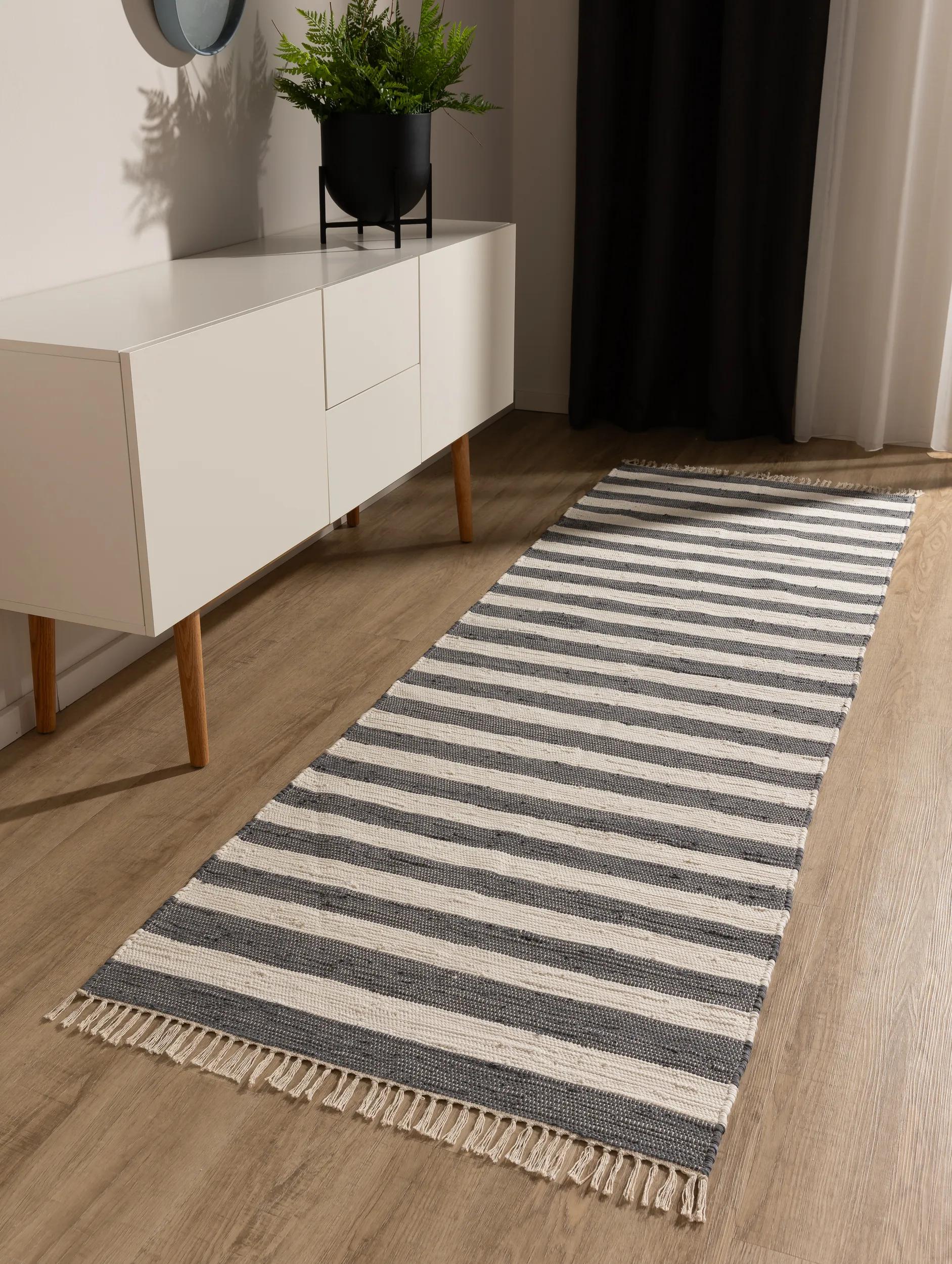 Tapis de couloir fabriqué à partir de matériaux recyclés tissé main TOM, BENUTA