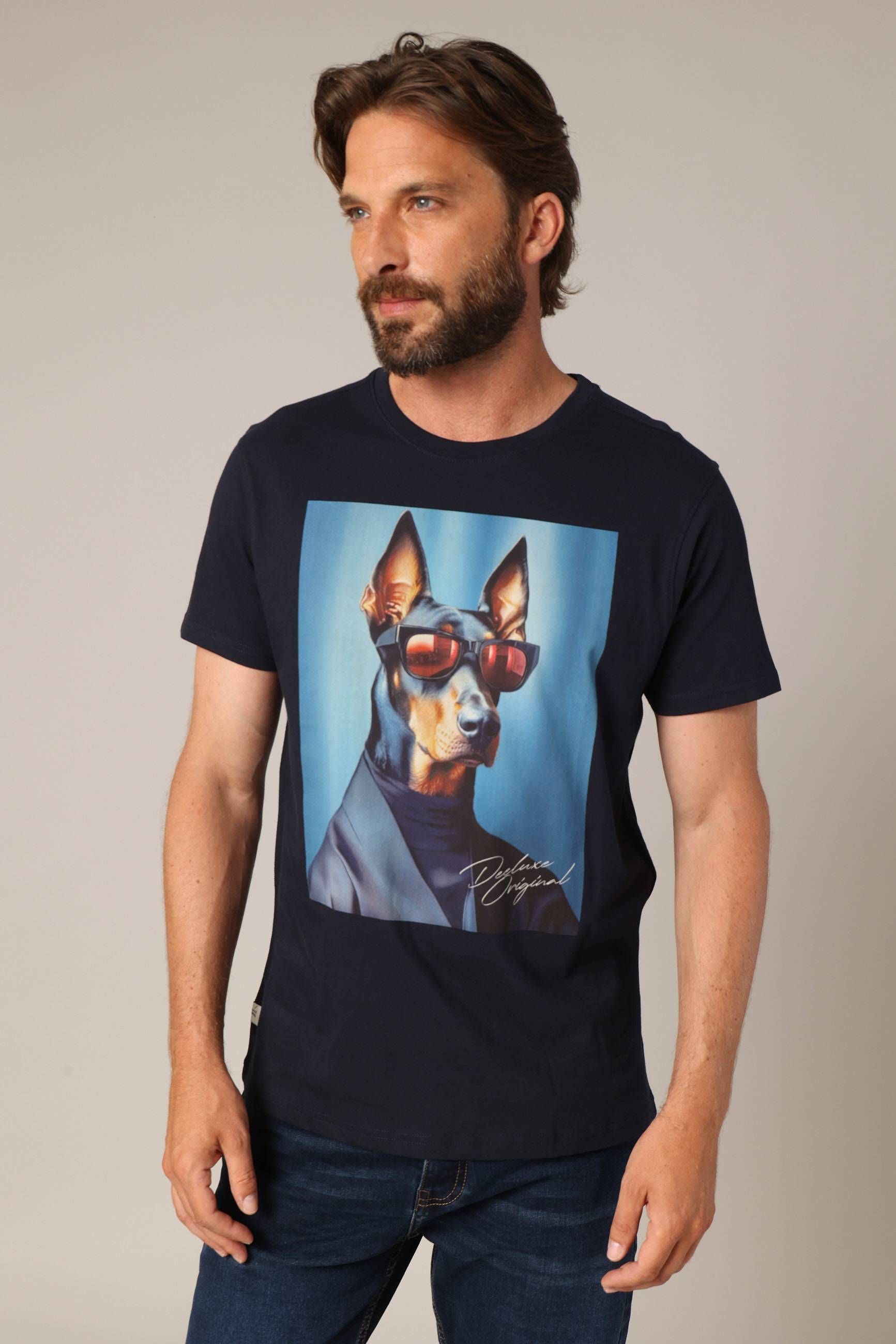 T-shirt 100% coton avec imprimé original d'un chien en costume et lunettes MONBO, DEELUXE