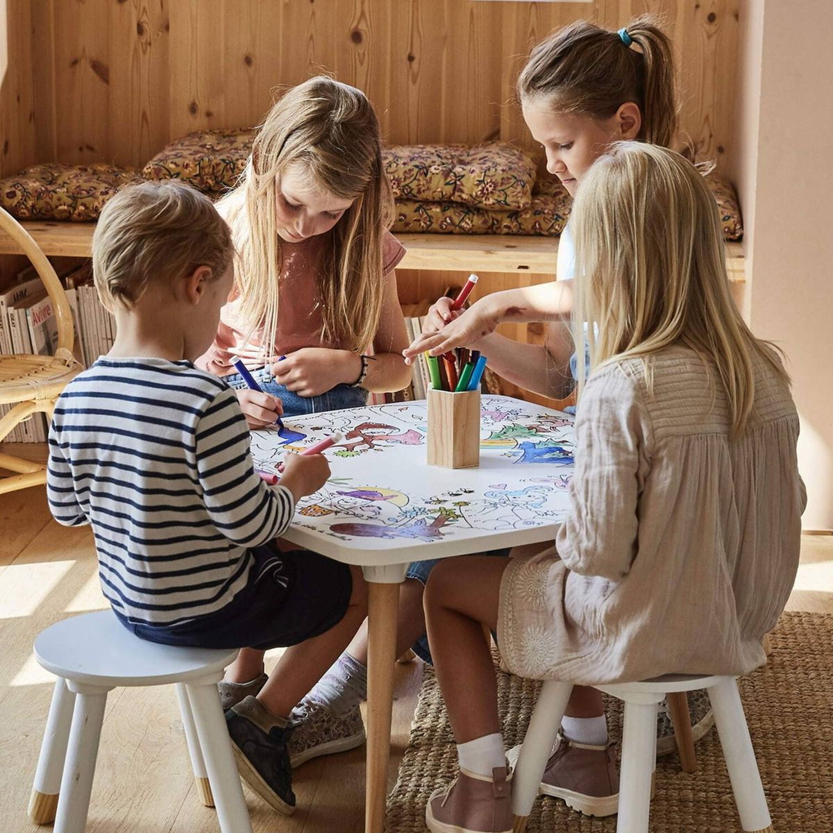 Table enfant à colorier – coloritable les drôles Sweeek