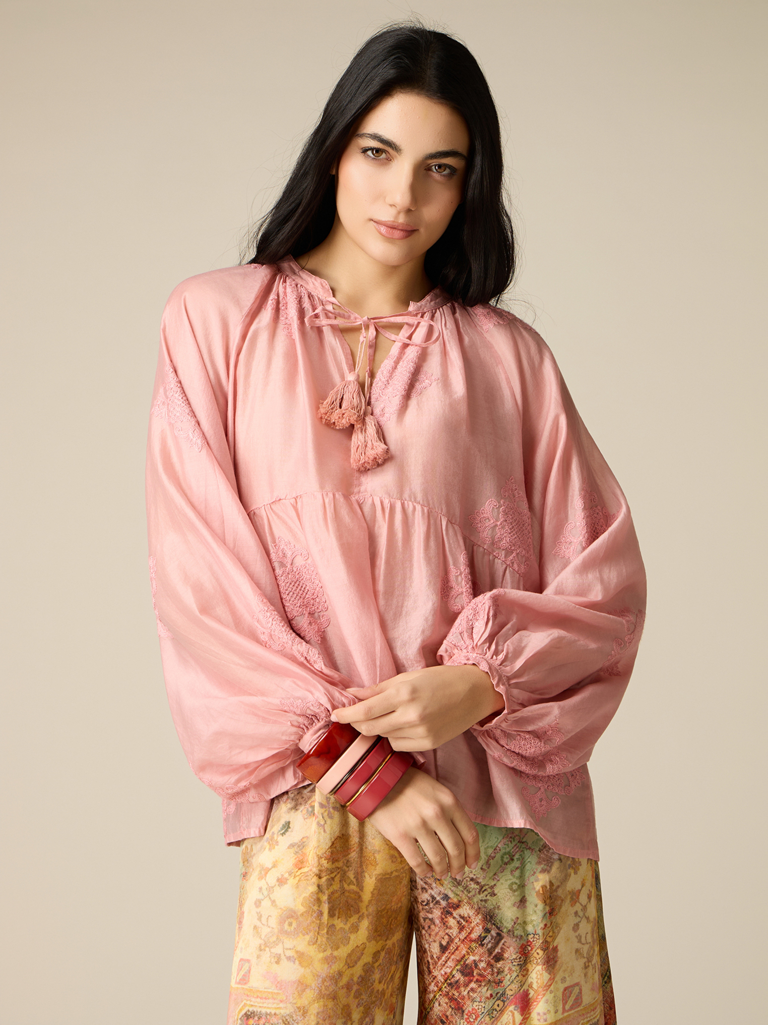 Blouse avec broderies, OLTRE