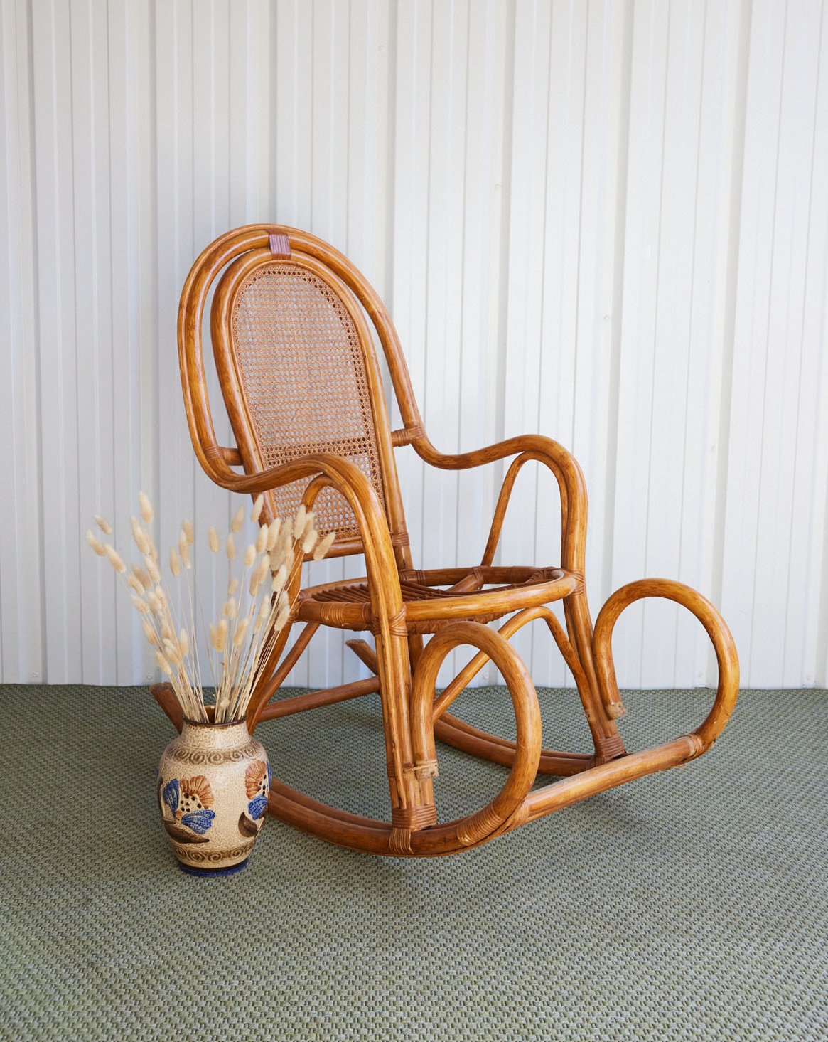 Rocking-chair en rotin Alibert N°103 - Bon état, DEBONGOUT