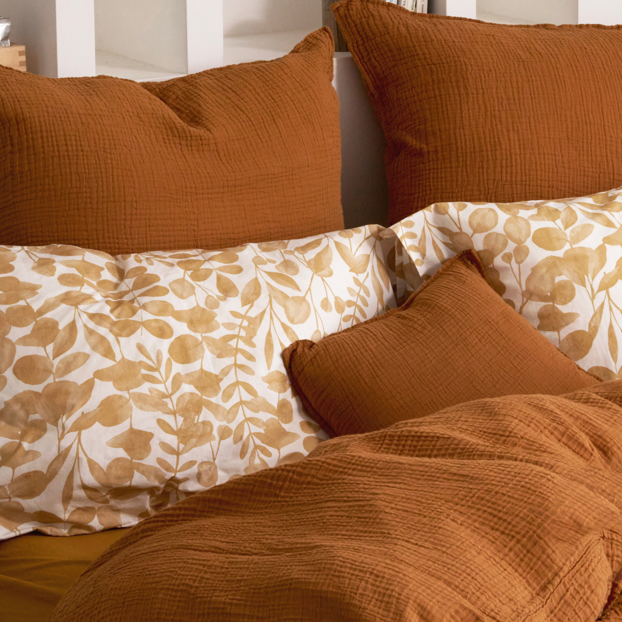 Taie d'oreiller en percale de coton lavé, HERBIER DÉLICAT, BLANC CERISE