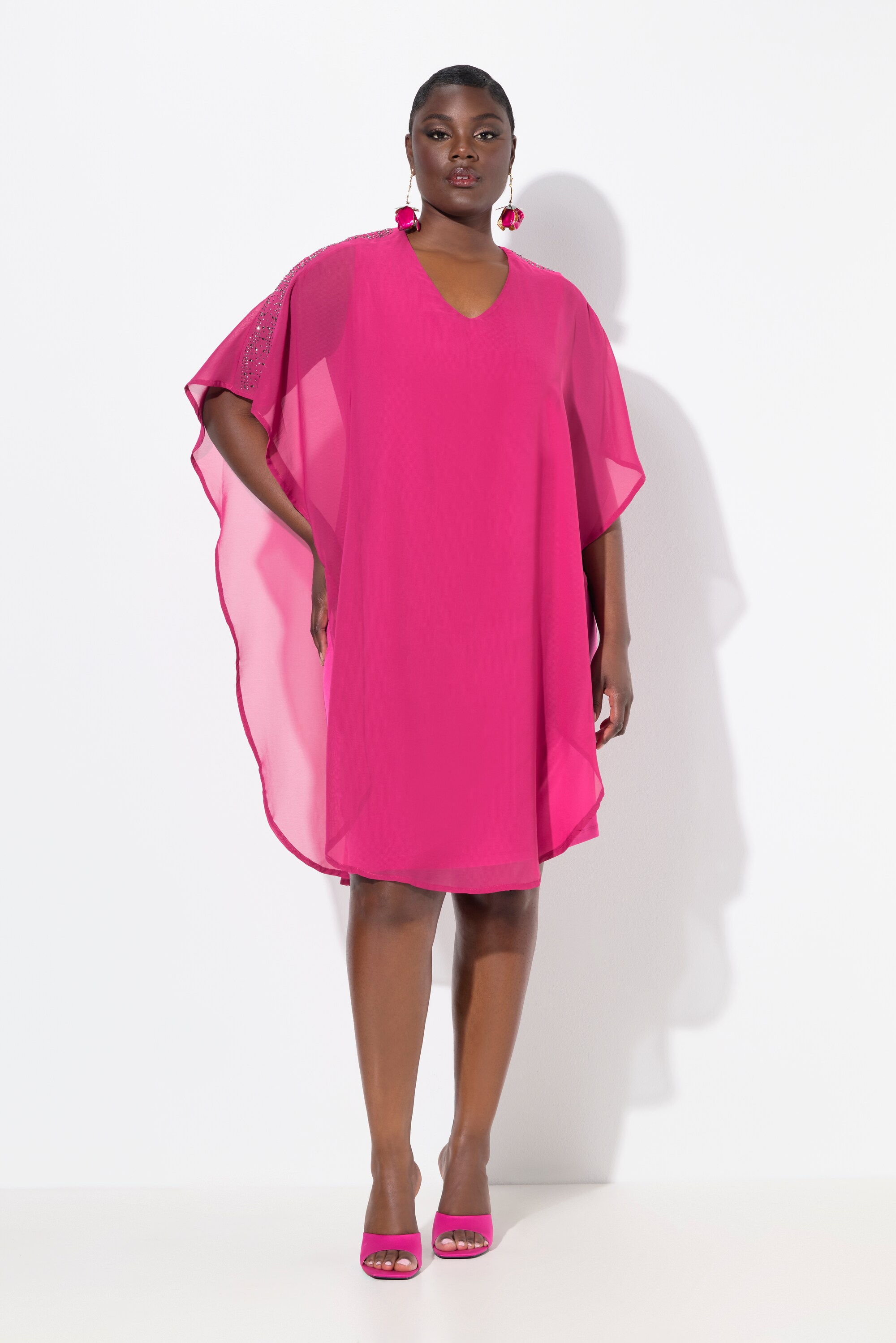 Robe en mousseline, multicouche. Décolleté V, ULLA POPKEN