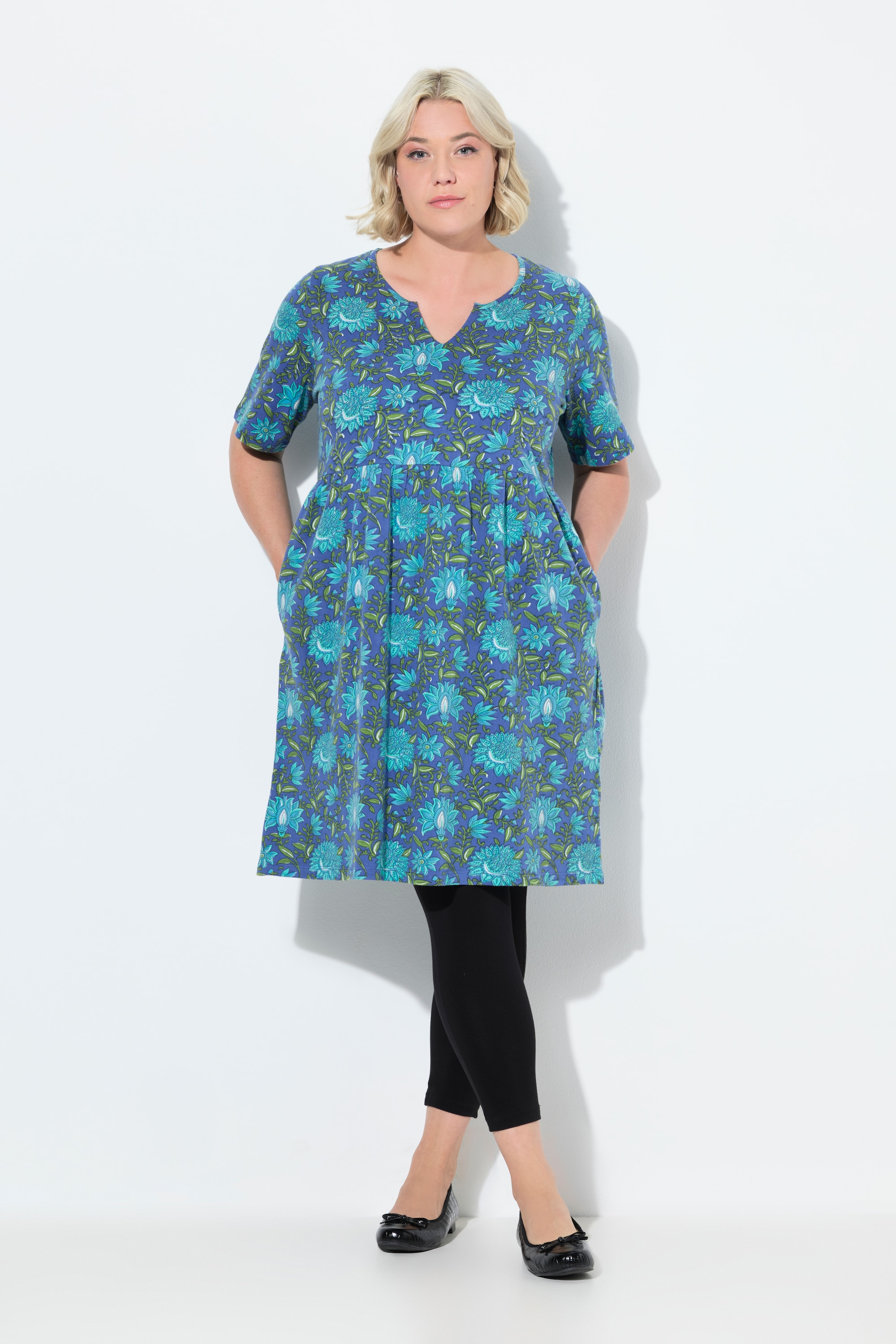 T-shirt long dans un imprimé à fleurs, ULLA POPKEN