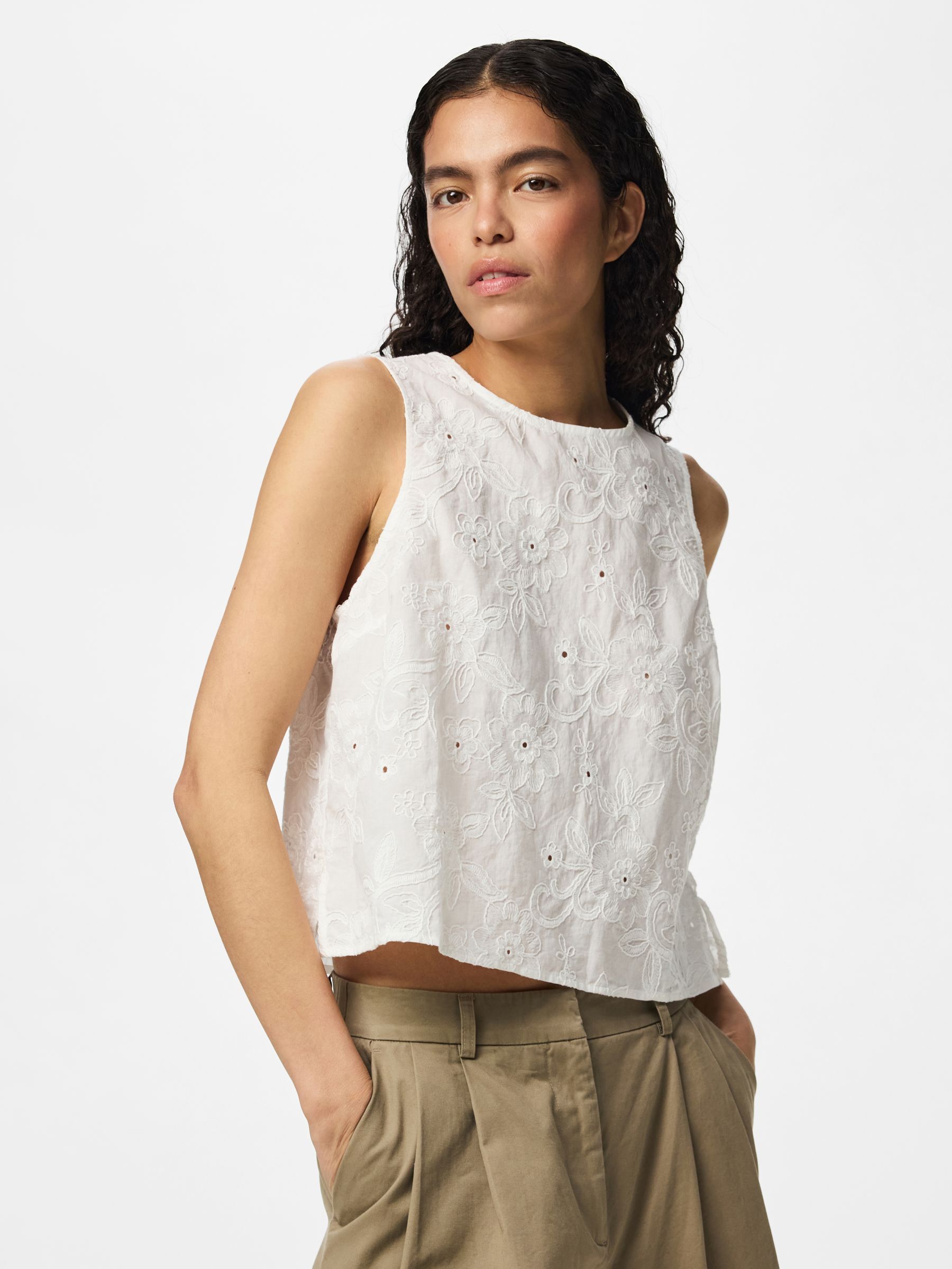 Top Sans Manches, PIECES