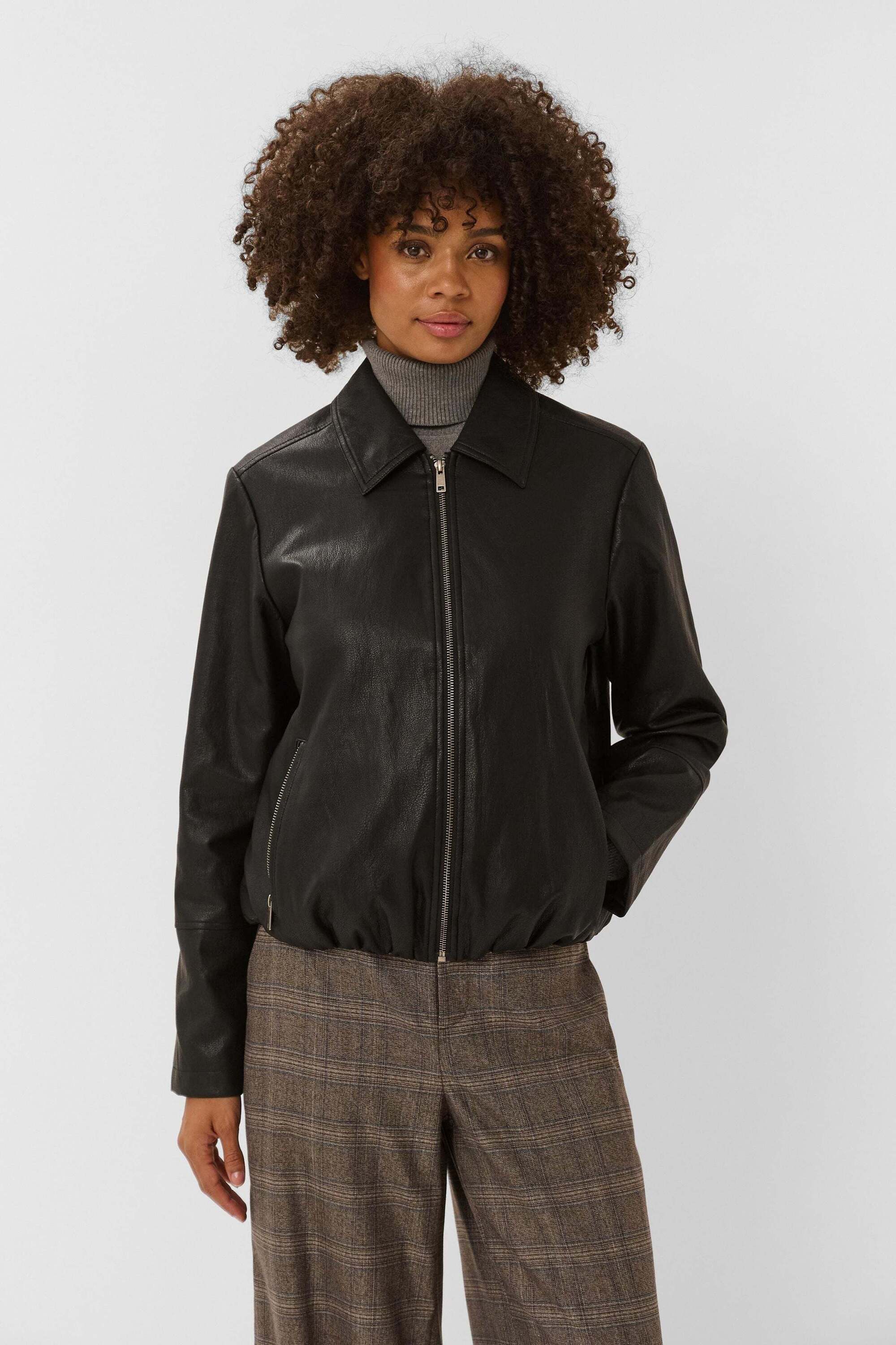 Manteau, CULTURE