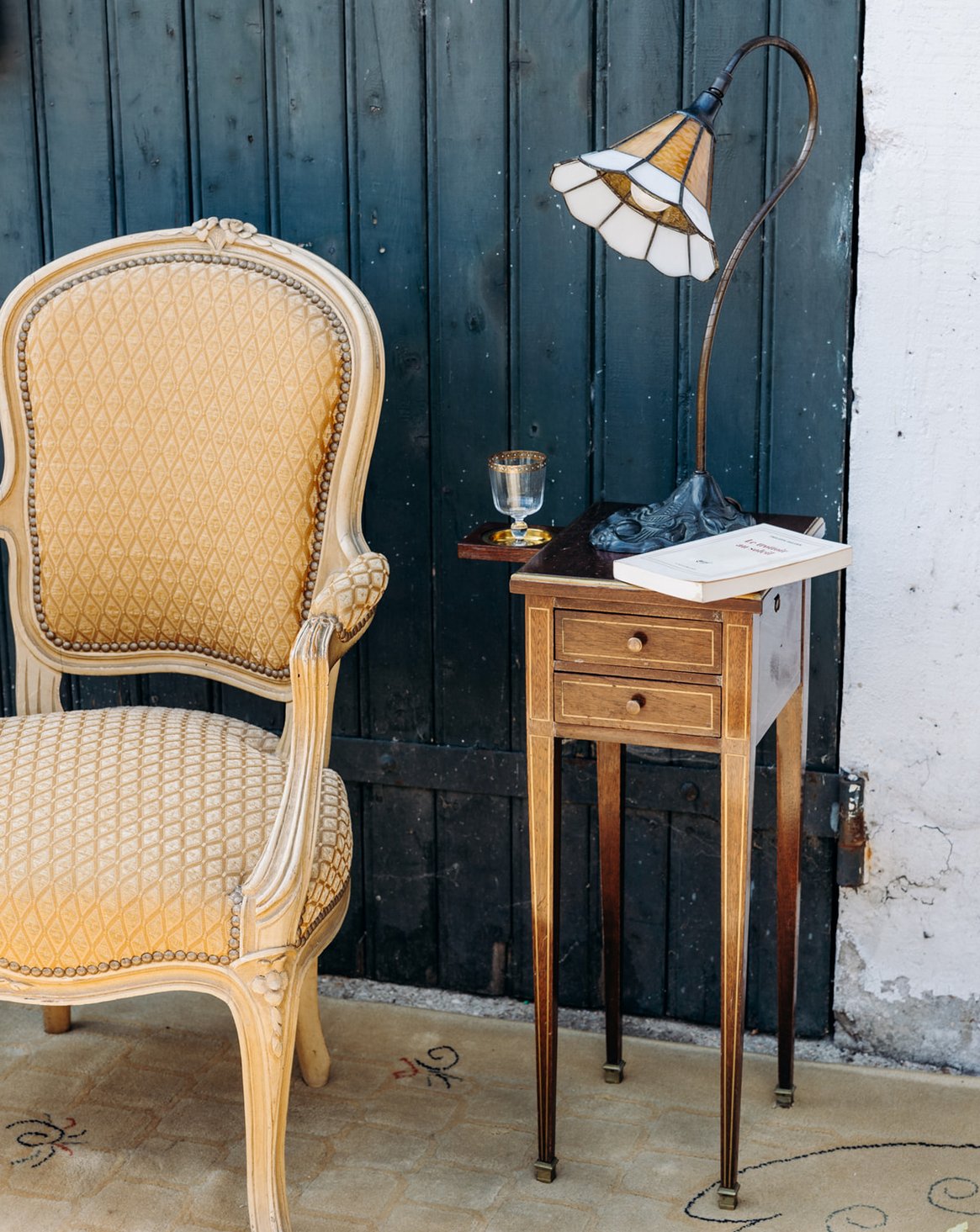 Table de chevet en bois Odile N°459 - Bon état, DEBONGOUT