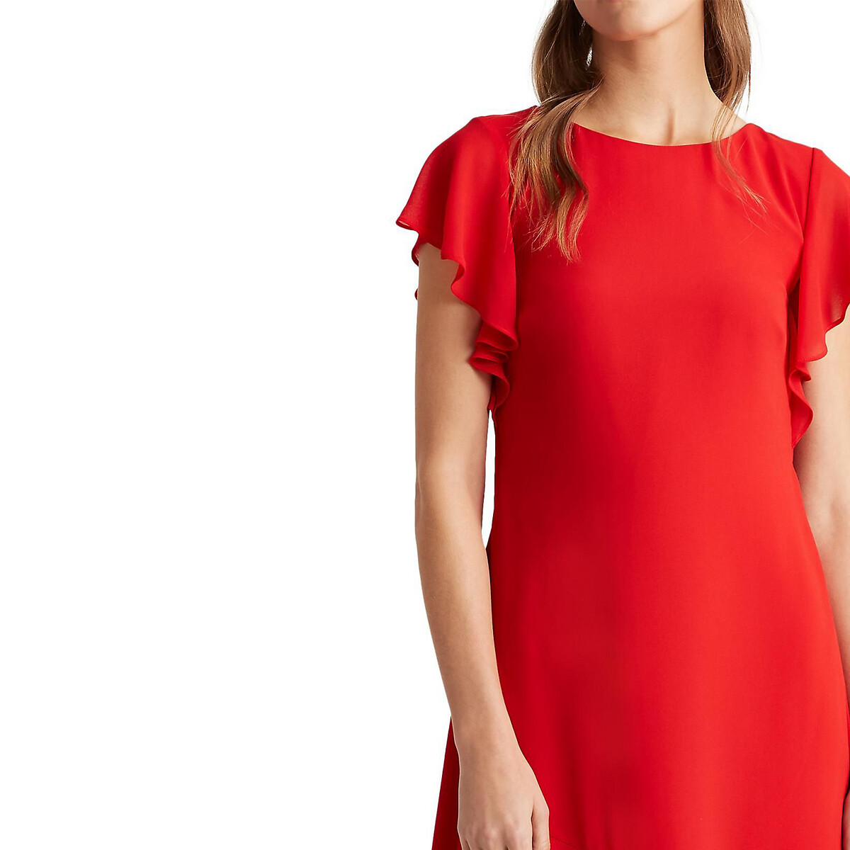 Короткое красное платье с рукавом