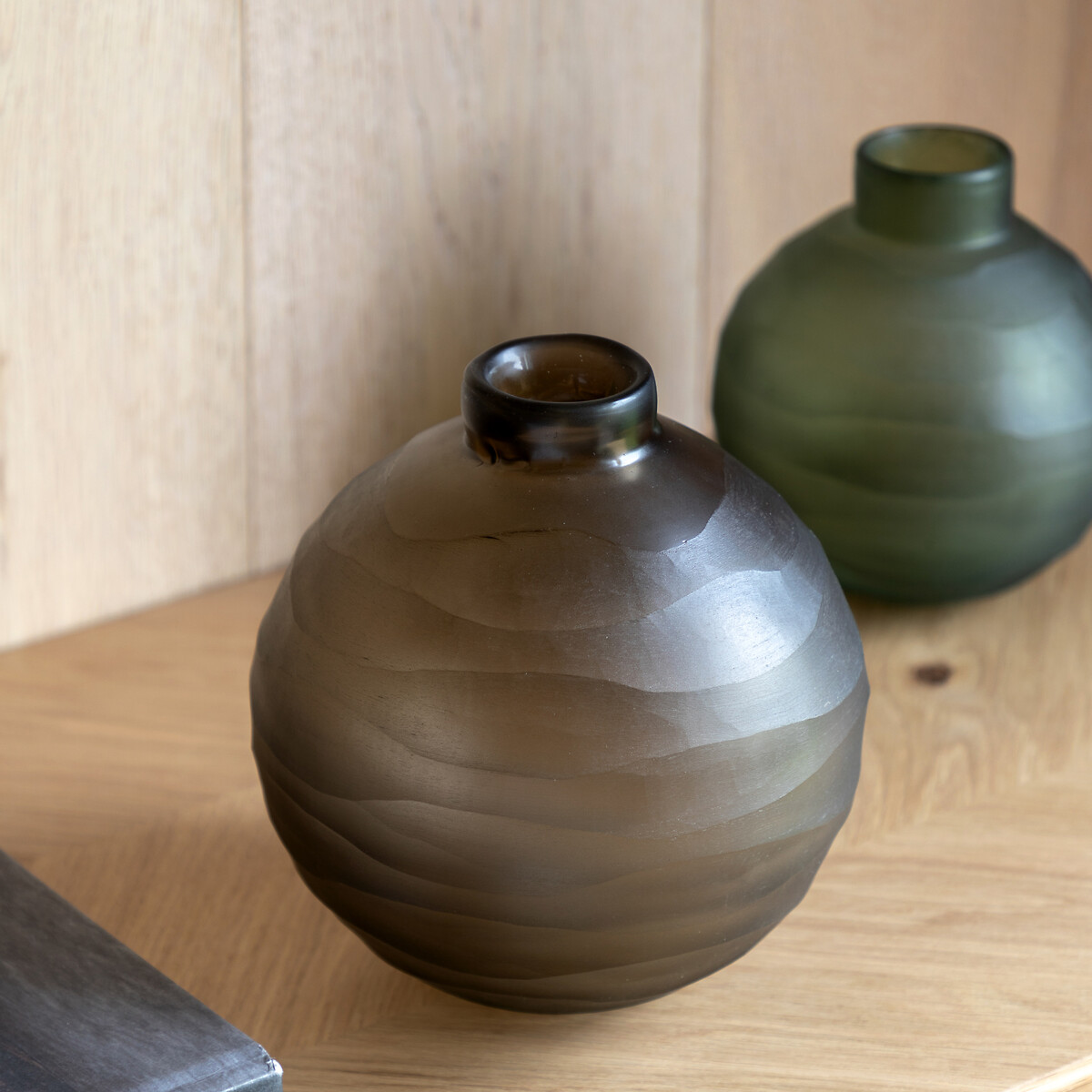 Bevelled 18cm Glass Globe Vase, ÉDITÉ