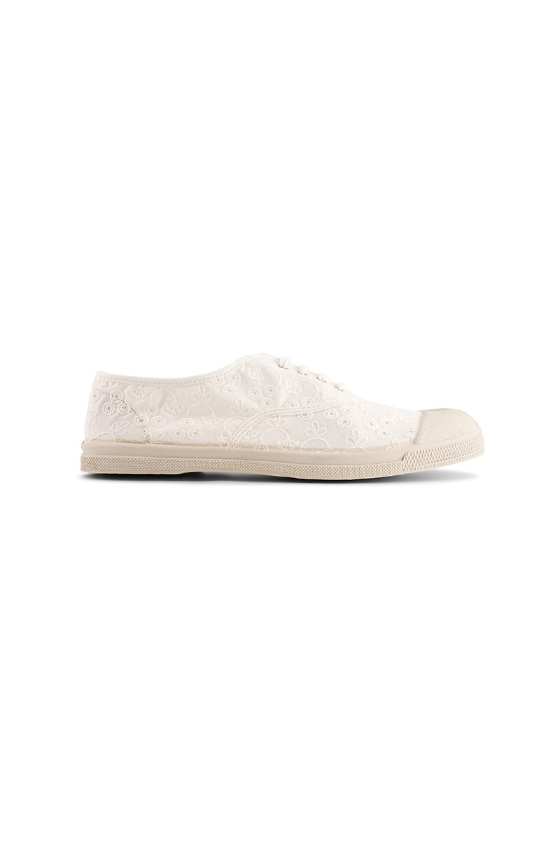 Tennis à lacets et broderie anglaise
