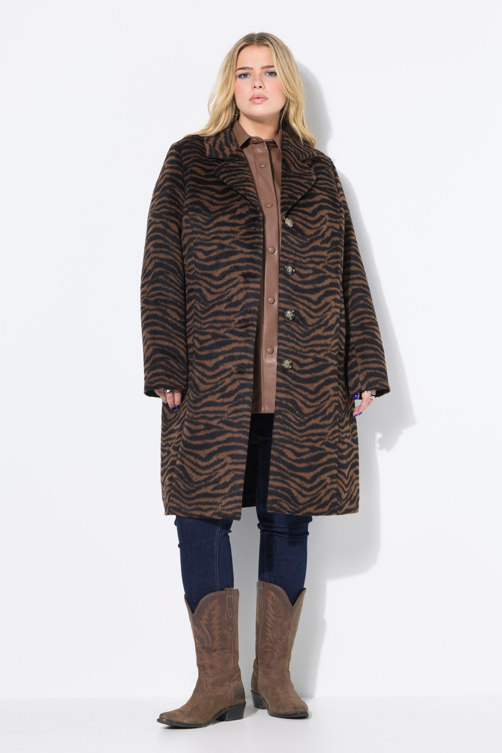 Manteau à revers, STUDIO UNTOLD