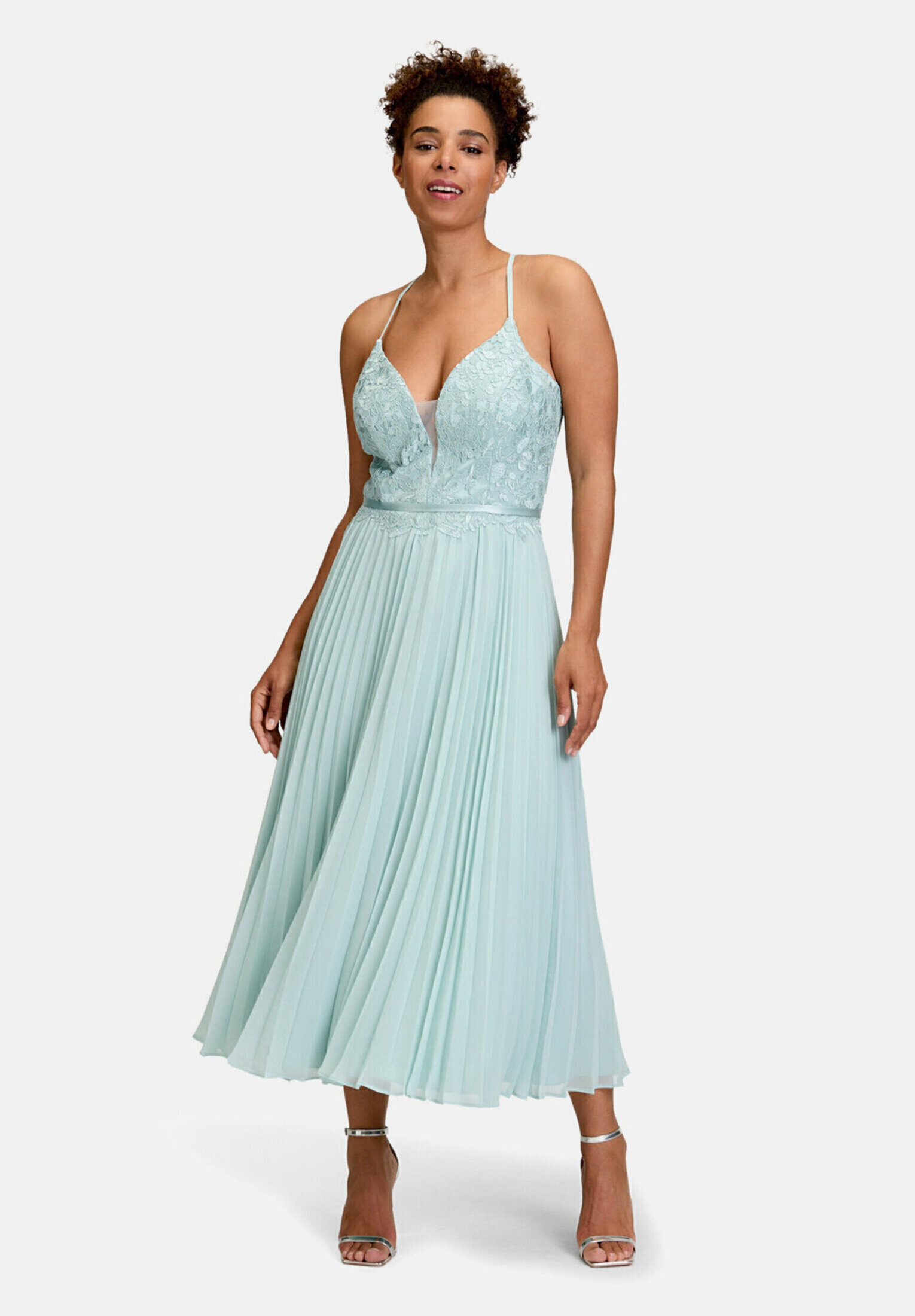 Robe de soirée à broderies, VERA MONT